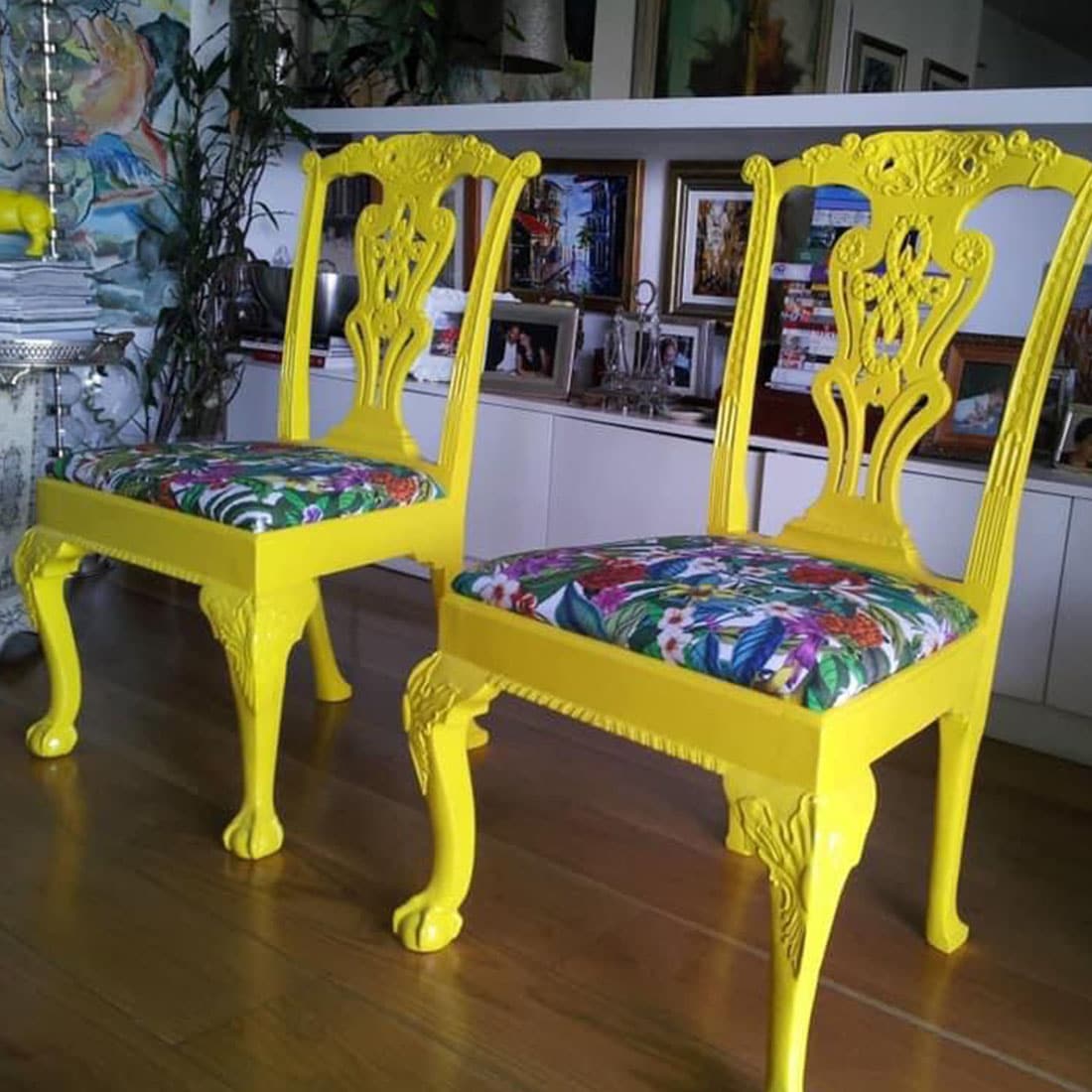 Cadeiras pintadas